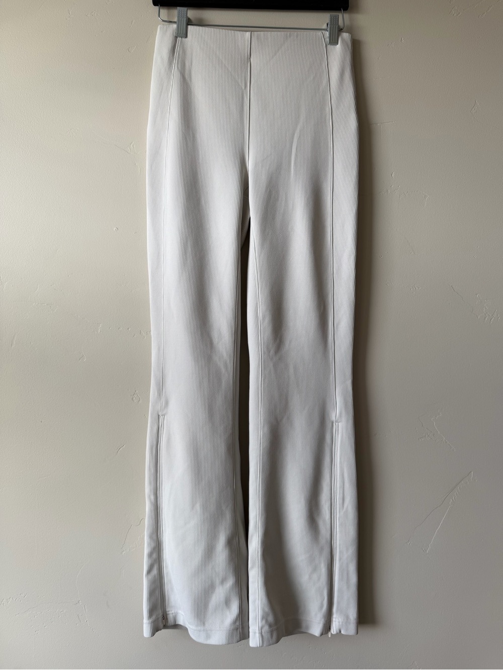 Women's Lululemon Softstreme Flared Pant Size 6